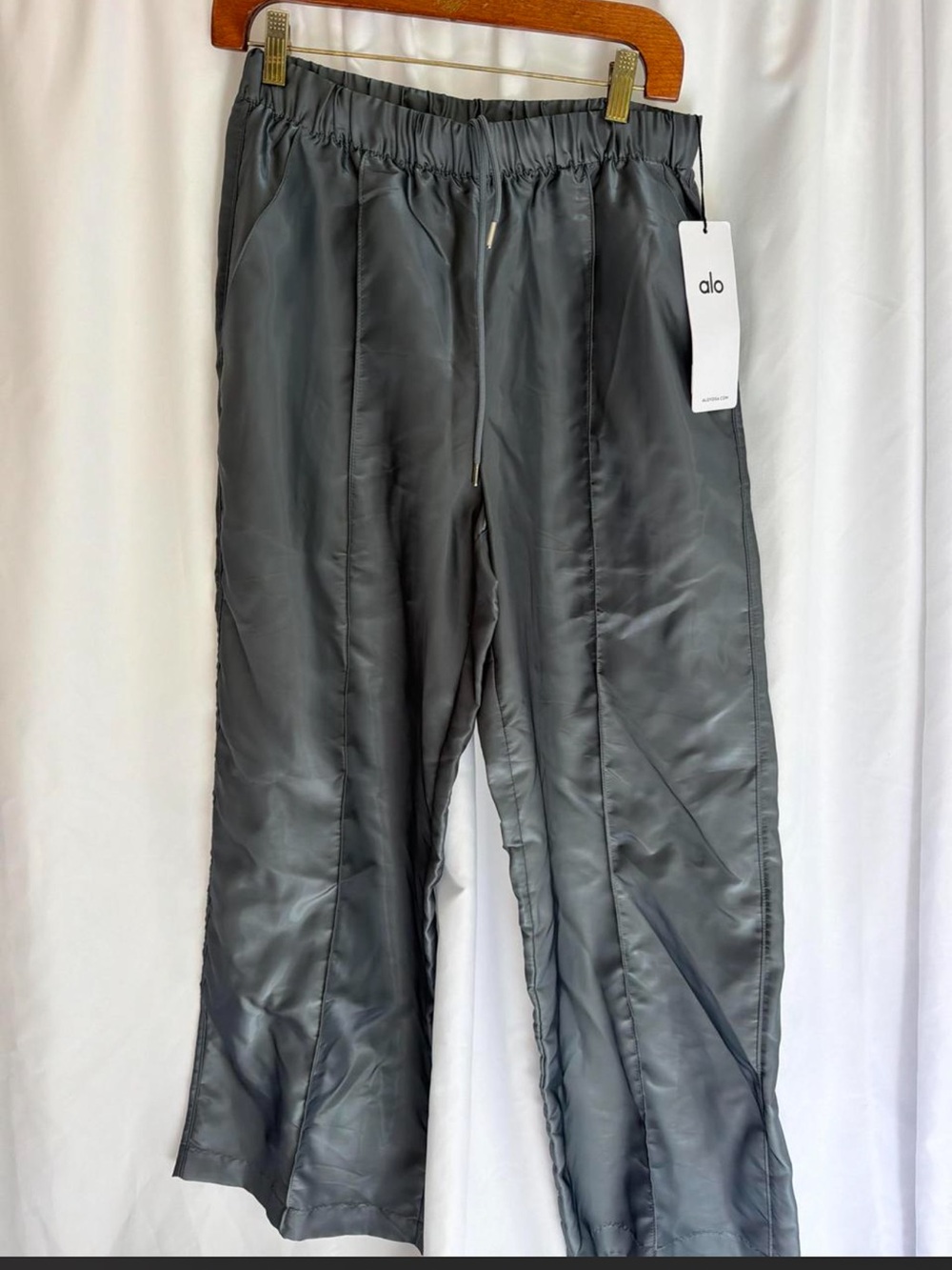 Alo Women’s Gray Relaxed Satin Pants